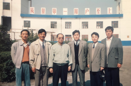 時任中國人民解放軍第二炮兵羅東進政委來公司視察工作。